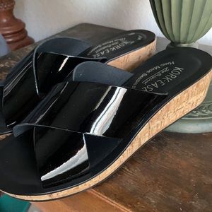 NIB Kork-Ease Gracie patent leather wedges 6M